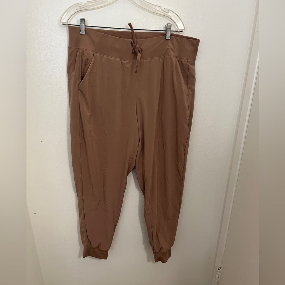 All in motion align Joggers Tan size XL neutral casual